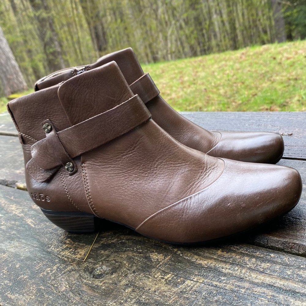 NEW TAOS Dark Comfy Brown Leather Booties Mod #13419 - Size 8 USA/ Euro 39